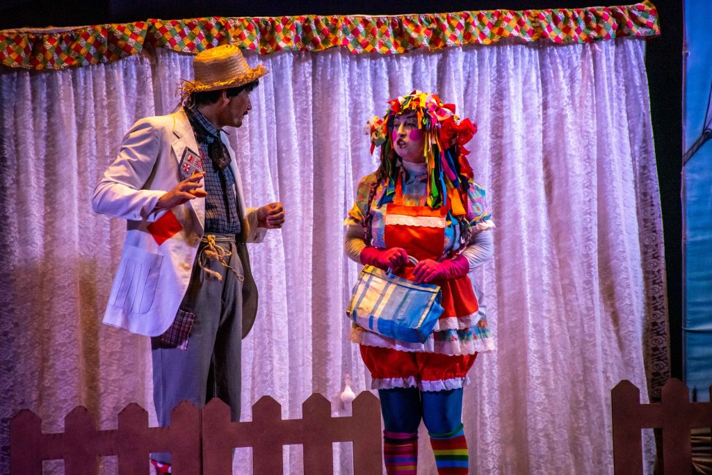 Teatro Fabricando Arte com a peça "Roupa Nova do Jeca" na Semana Mazzaropi 2023.