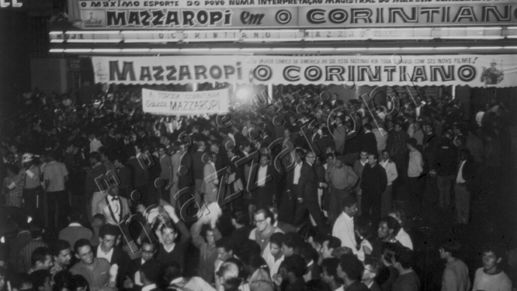 Público lota o Cine Art Palácio para ver Filme do Mazzaropi em 1966: O Corintiano