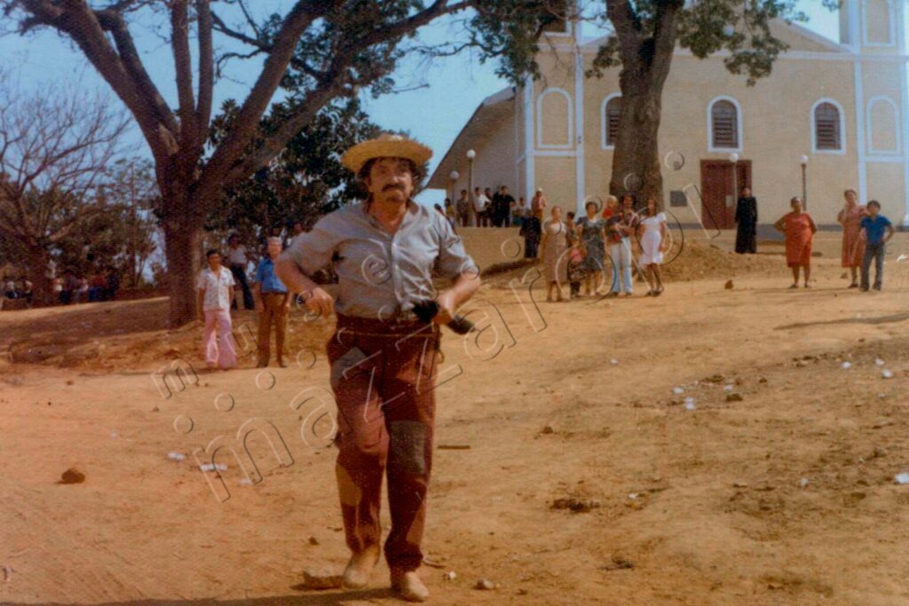 Mazzaropi atua em Caçapava Velha. Filme: Jeca Contra o Capeta (1975). Foto: Acervo Museu Mazzaropi.